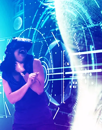 VR woman Pixelthis